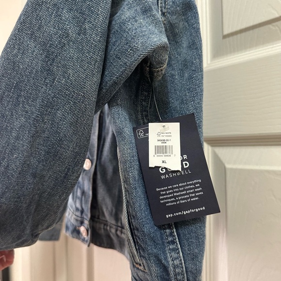 Gap women’s denim jacket - Picture 2 of 5